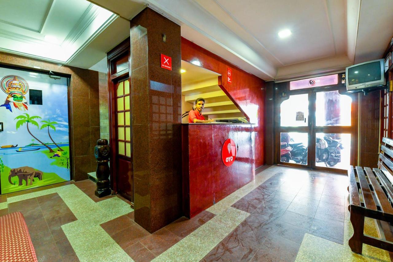 Oyo 11328 Hotel Chandrika Residency Kochi Exterior photo