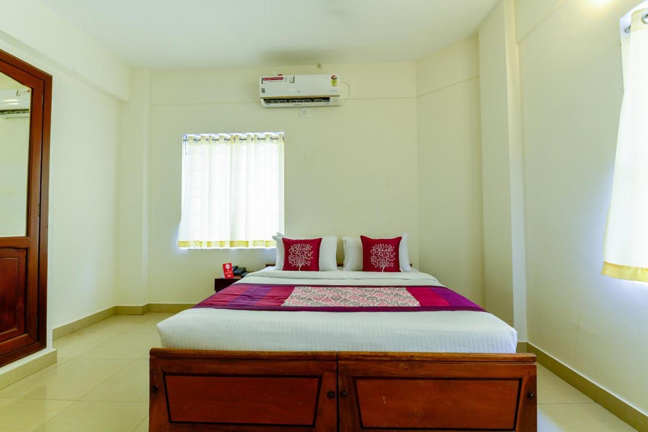 Oyo 11328 Hotel Chandrika Residency Kochi Exterior photo