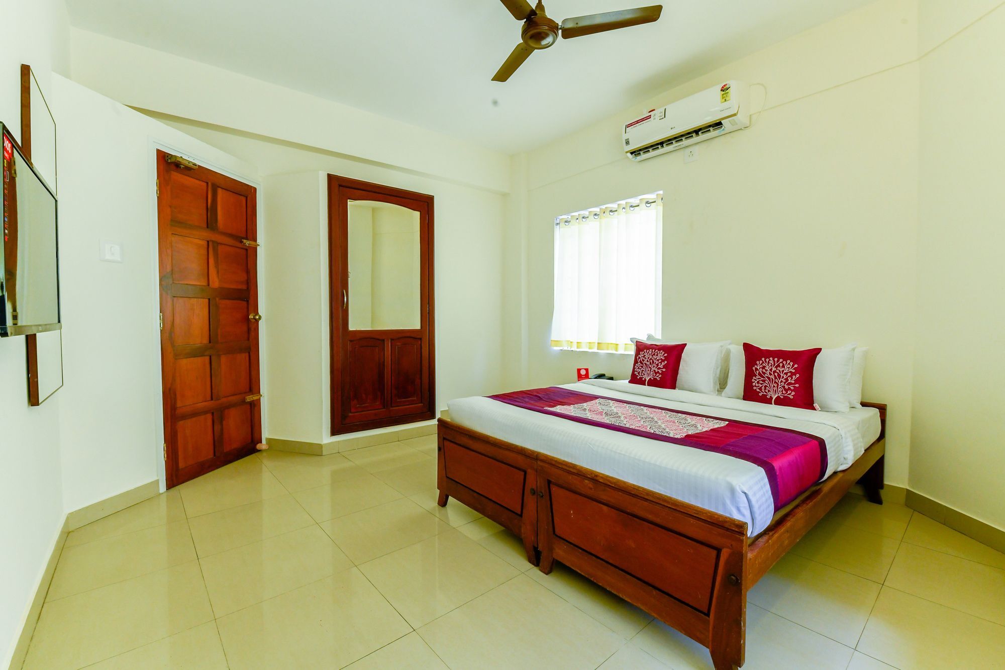 Oyo 11328 Hotel Chandrika Residency Kochi Exterior photo